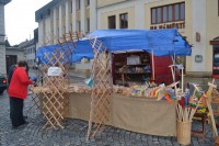 Stánek s dřevěnými pomocníky 