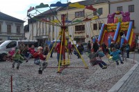 Pro děti byl připraven kolotoč...