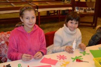 V Ježíškově dílně děti pilně tvořily.